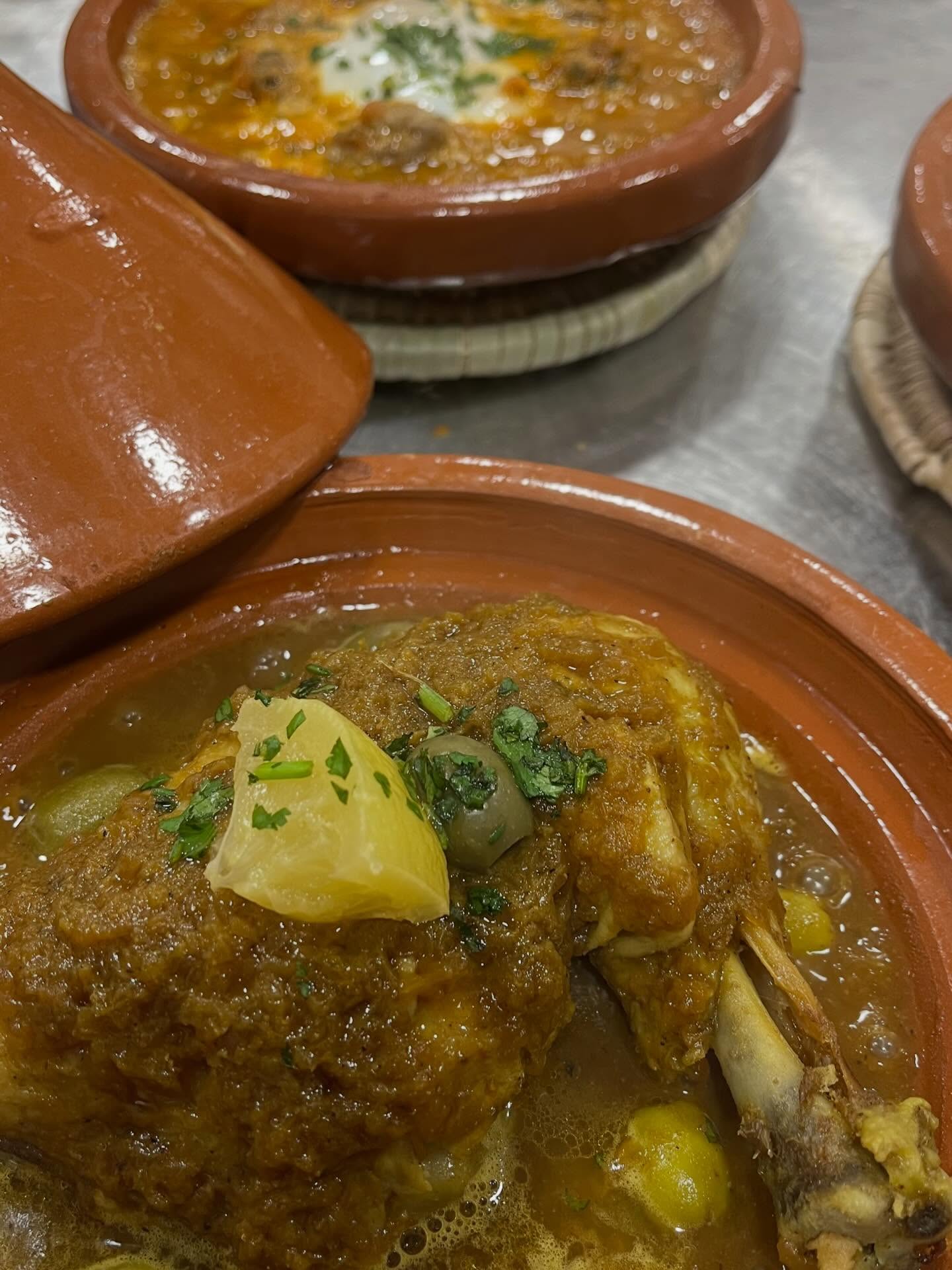Tajine de poulet au citron confit et olives