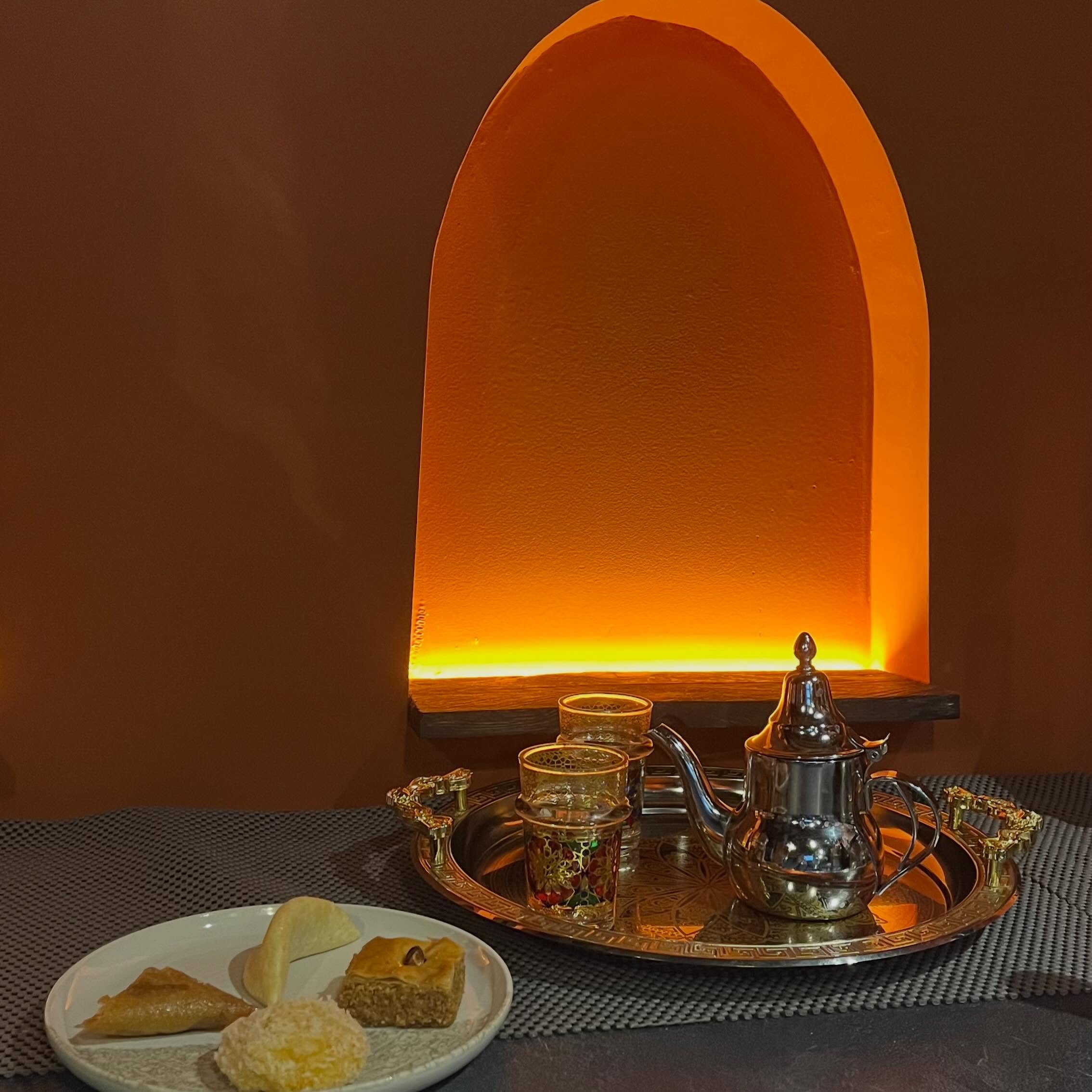 Thé et pâtisseries orientales